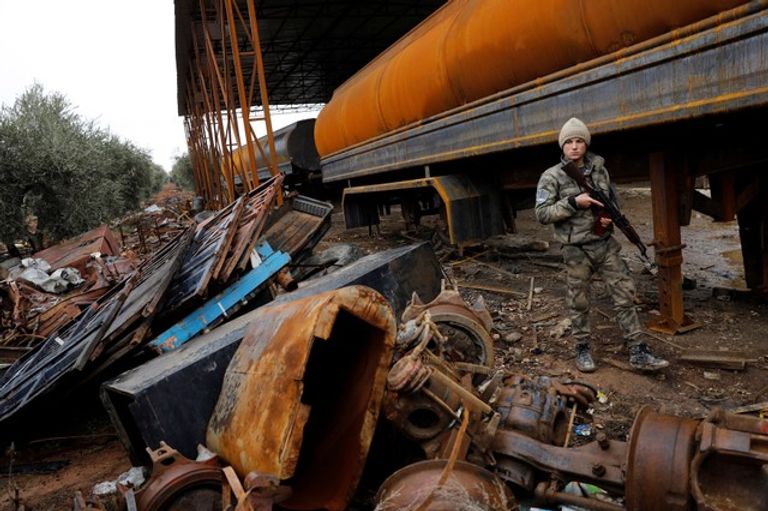 عنصر من فصيل الجيش السوري الحر الموالي لتركيا