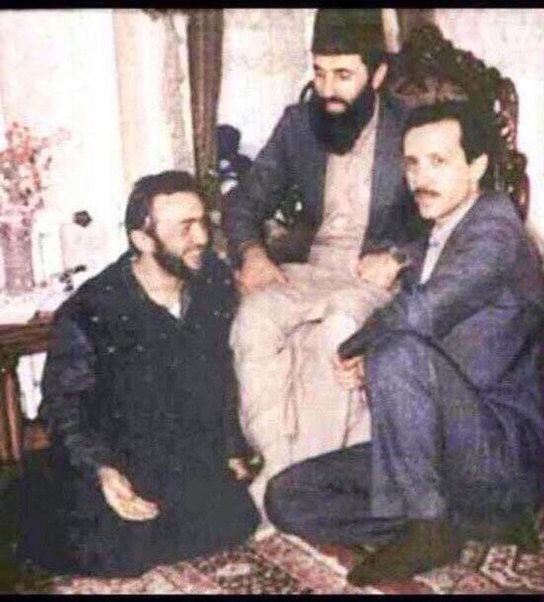 صورة نادرة لأردوغان والغنوشي تحت أقدام حكمتيار أردوغان وراشد الغنوشي