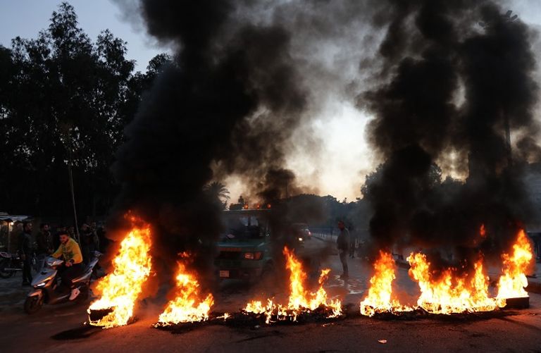 أنصار حركة "أمل" أحرقوا الإطارات في منطقة مار الياس أنصار حركة