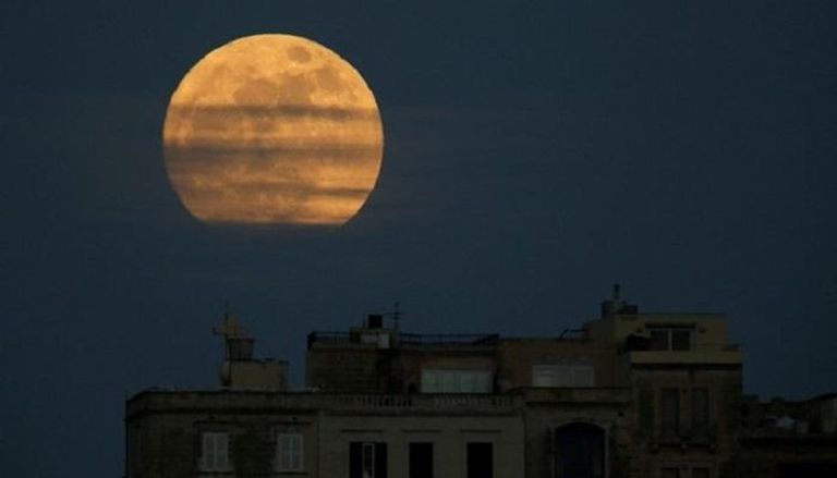 الأربعاء يشهد 3 ظواهر نادرة للقمر بالتزامن مع الخسوف