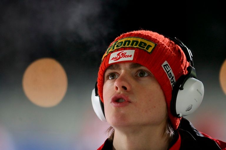 71% من المراهقين يعتبرون الموسيقى مهمة للغاية الشباب يفضلون سماع موسيقاهم على الهاتف