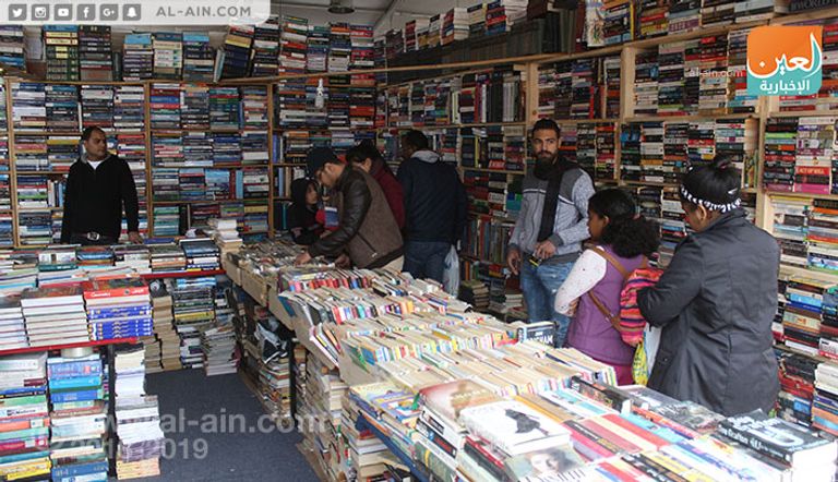 بالصور.. إقبال كثيف في الساعات الأولى لمعرض القاهرة الدولي للكتاب