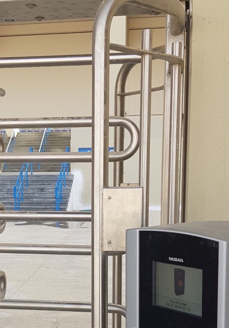 البوابات الإلكترونية داخل الإستاد اللوحات الإرشادية داخل استاد نادي الهلال السعودي