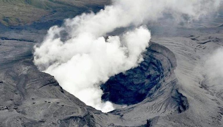 رفع مستوى الإنذار من بركان ياباني 
