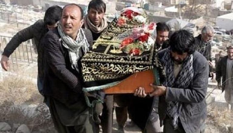 تشييع جثمان في أفغانستان جراء الهجوم الإرهابي الذي تبناه داعش