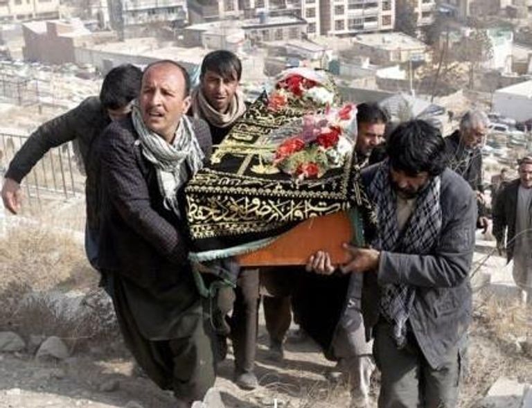 تشييع جثامين ضحايا الهجمات تشييع جثمان في أفغانستان جراء الهجوم الإرهابي الذي تبناه داعش