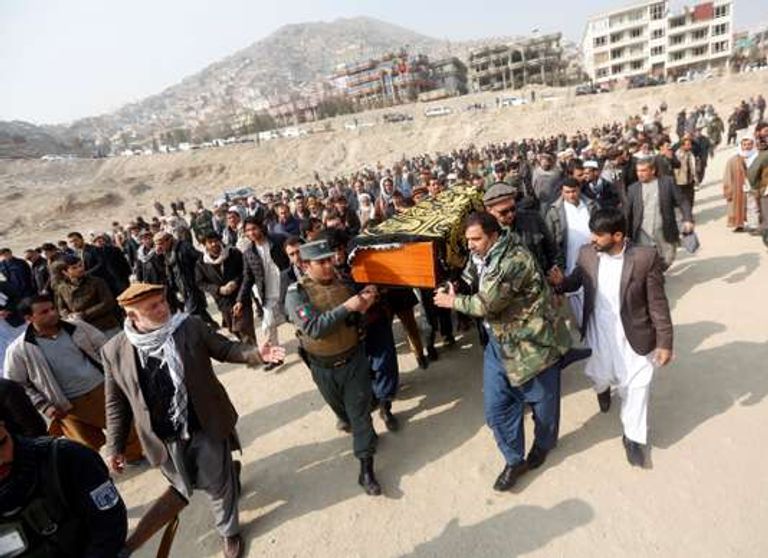 تشييع جثامين الضحايا تشييع جثمان في أفغانستان جراء الهجوم الإرهابي الذي تبناه داعش