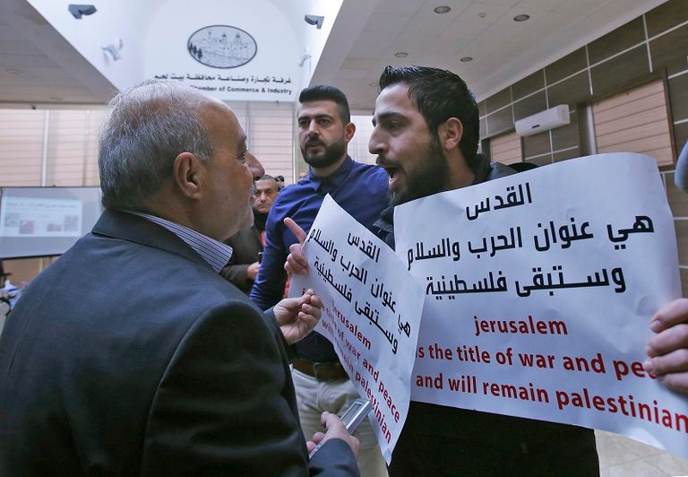 شاب فلسطيني دخل الدورة التدريبية لإخراج الوفد الأمريكي