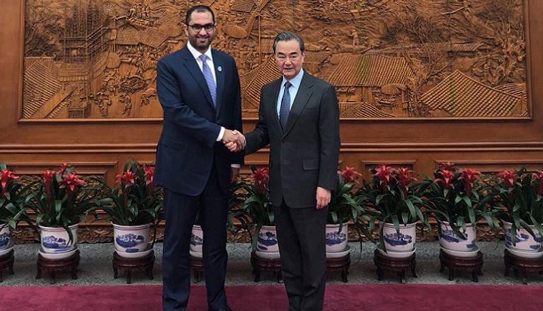 سلطان الجابر خلال زيارته لإحدى الشركات في الصين