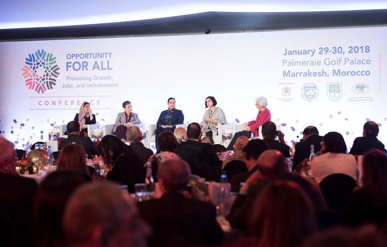 الحلقة النقاشية بإدارة كريستين لاغارد مدير عام صندوق النقد الدولي