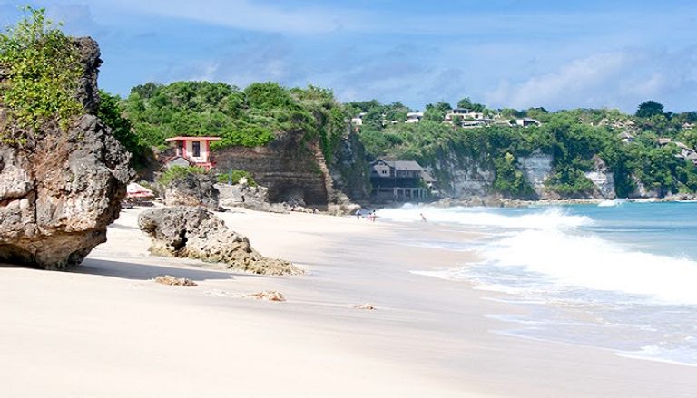 شاطئ دريم لاند Dreamland Beach السياحة في بالي