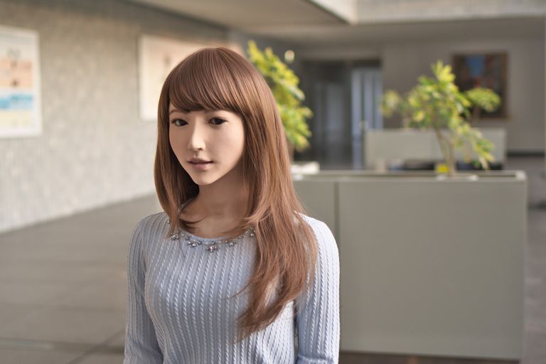 الروبوت مقدمة الأخبار "إيريكا"