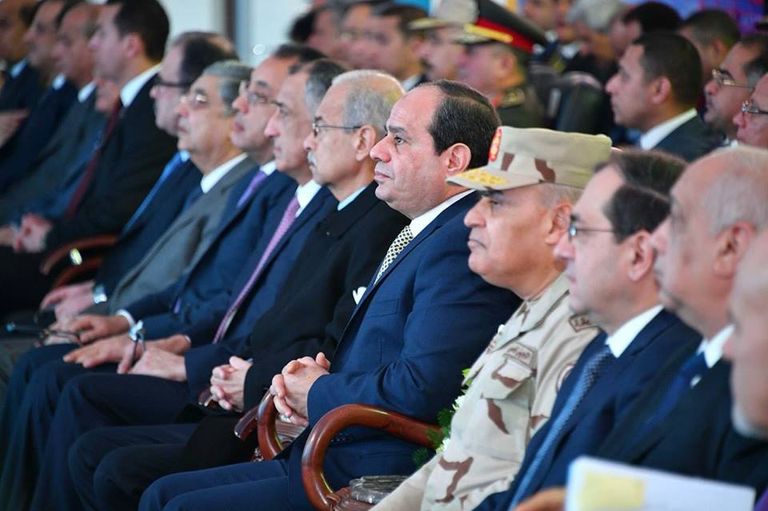 السيسي ورئيس حكومته خلال افتتاح حقل ظهر