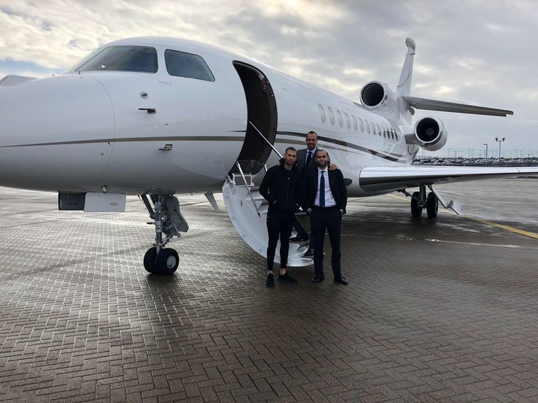 في مطار نيوكاسل إسلام سليماني في مطار نيوكاسل