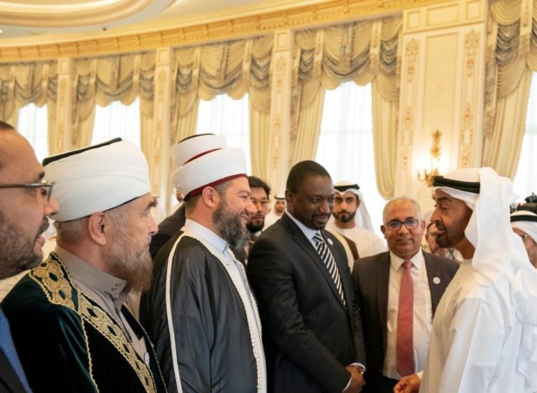الشيخ محمد بن زايد يستقبل وفد المجلس العالمي للمجتمعات المسلمة الشيخ محمد بن زايد آل نهيان يستقبل وفد المجلس العالمي للمجتمعات المسلمة