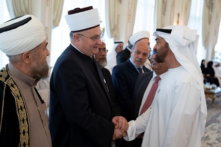 الشيخ محمد بن زايد يستقبل وفد المجلس العالمي للمجتمعات المسلمة الشيخ محمد بن زايد آل نهيان يستقبل وفد المجلس العالمي للمجتمعات المسلمة