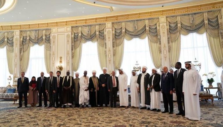 الشيخ محمد بن زايد آل نهيان يستقبل وفد المجلس العالمي للمجتمعات المسلمة