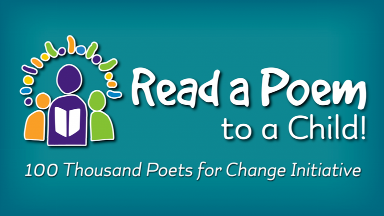 الشاعر زين العابدين فؤاد والشاعرة سارة عابدين خلال الاحتفالية