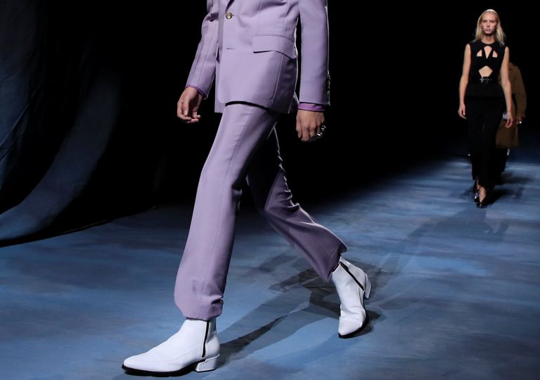 دار جيفنشي تتألق بملابس السهرة في أسبوع باريس للموضة