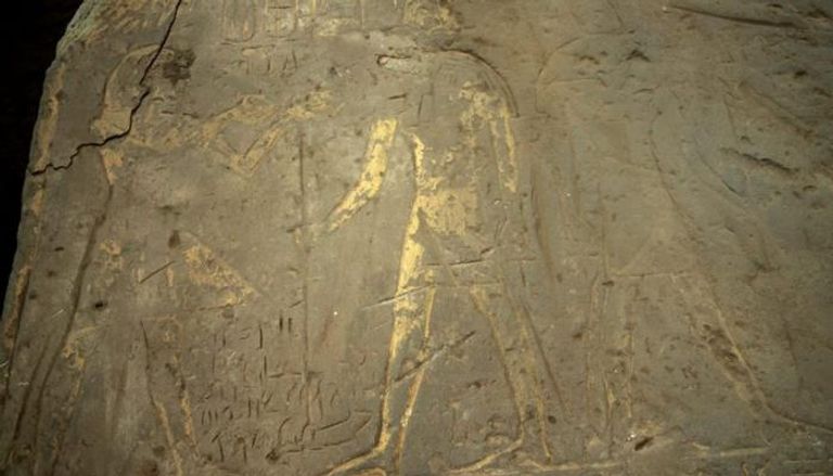 مصر تكتشف لوحتين أثريتين من العصر الفرعوني والبطلمي