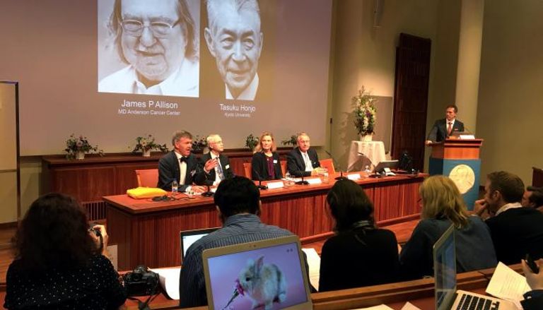 لجنة جائزة نوبل تعلن فوز أليسون وتاسوكو هونجو بجائزة نوبل للطب