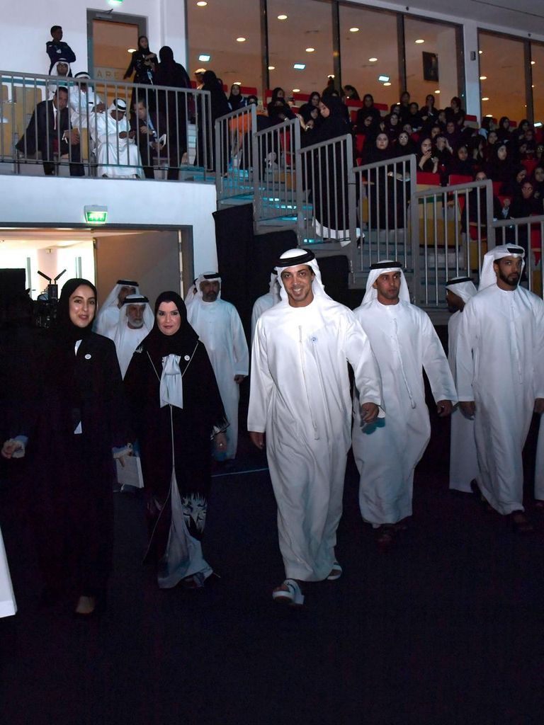 منصور بن زايد يشهد افتتاح الدورة الأولى من "أساسيات الشباب 101"