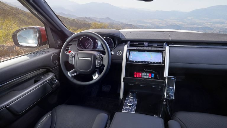 السيارة لاند روفر ديسكفري