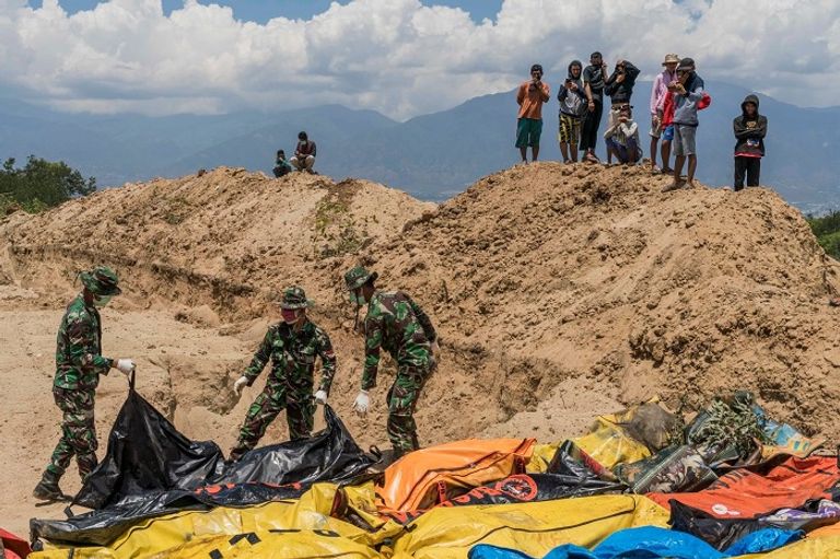 جانب من الدمار الذي خلفه زلزال وتسونامي إندونيسيا