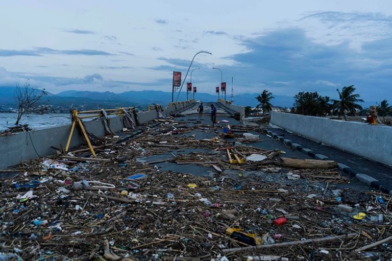 جانب من الدمار الذي خلفه زلزال وتسونامي إندونيسيا