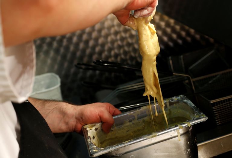 زهور الموز المتبلة بأعشاب البحر صاحب المطعم دانيال ساتون