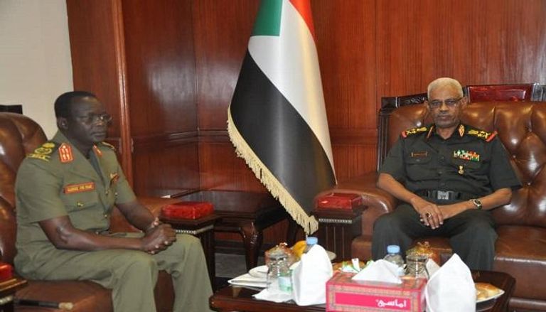 وزير الدفاع السوداني ورئيس أركان الجيش الشعبي لجنوب السودان 