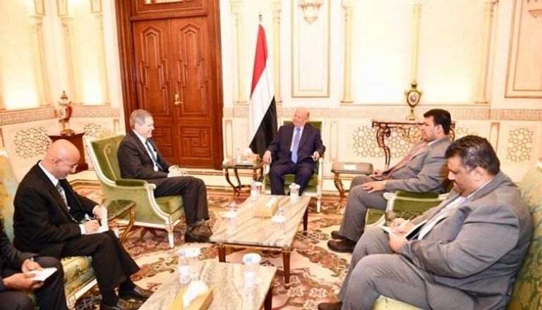 لقاء الرئيس اليمني مع السفير الأمريكي 
