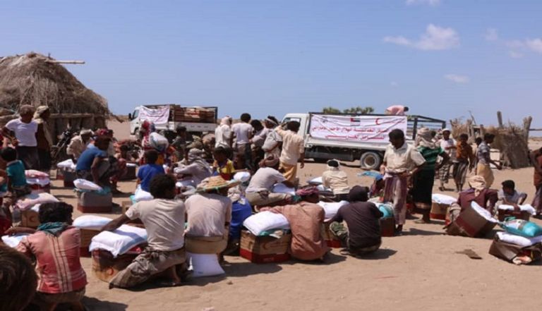 الهلال الأحمر الإماراتي يقدم مساعدات إنسانية لـ3500 يمني بالحديدة 