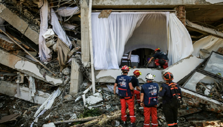 إندونيسيا تسابق الوقت في عمليات الإنقاذ