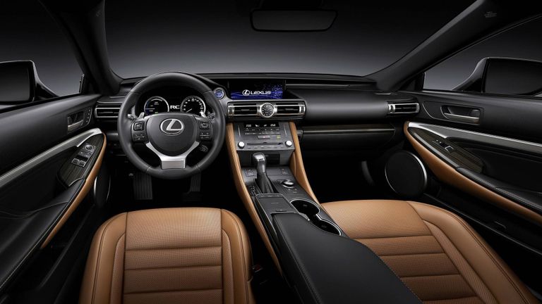  لكزس RC  