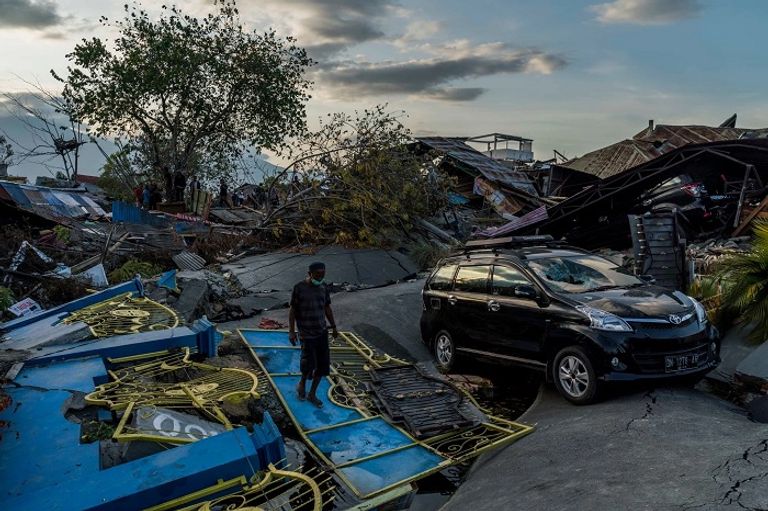 زلزال مدمر يضرب إندونيسيا