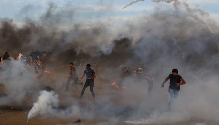 جانب من الاشتباكات بين الفلسطينيين وقوات الاحتلال - رويترز