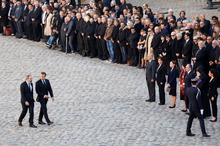 فرنسا تودع أيقونة الغناء شارل أزنافور