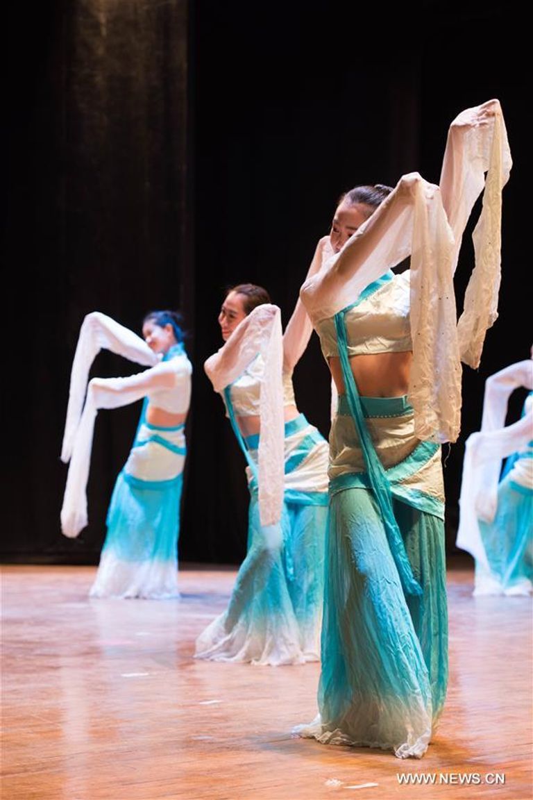 الموسيقى الصينية تشارك المصريين الاحتفالات بذكرى نصر أكتوبر