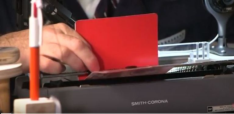 الفنان والنحات الأمريكي توم ساكس