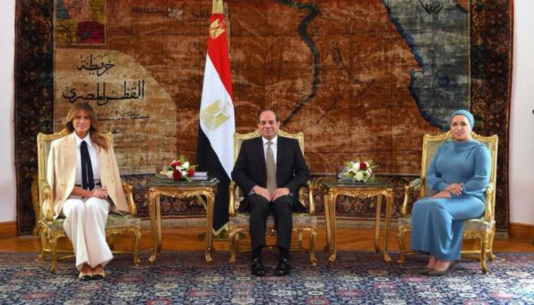 الرئيس المصري وقرينته يستقبلان ميلانيا ترامب
