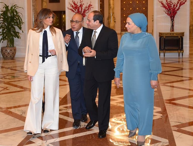 الرئيس المصري وقرينته يستقبلان ميلانيا ترامب