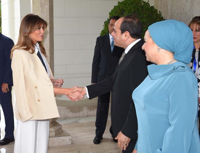 الرئيس المصري وقرينته يستقبلان ميلانيا ترامب