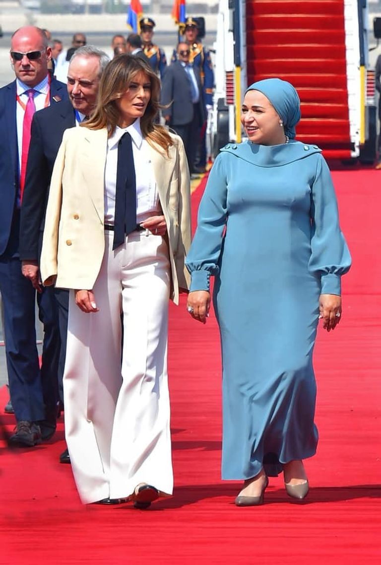 الرئيس المصري وقرينته يستقبلان ميلانيا ترامب