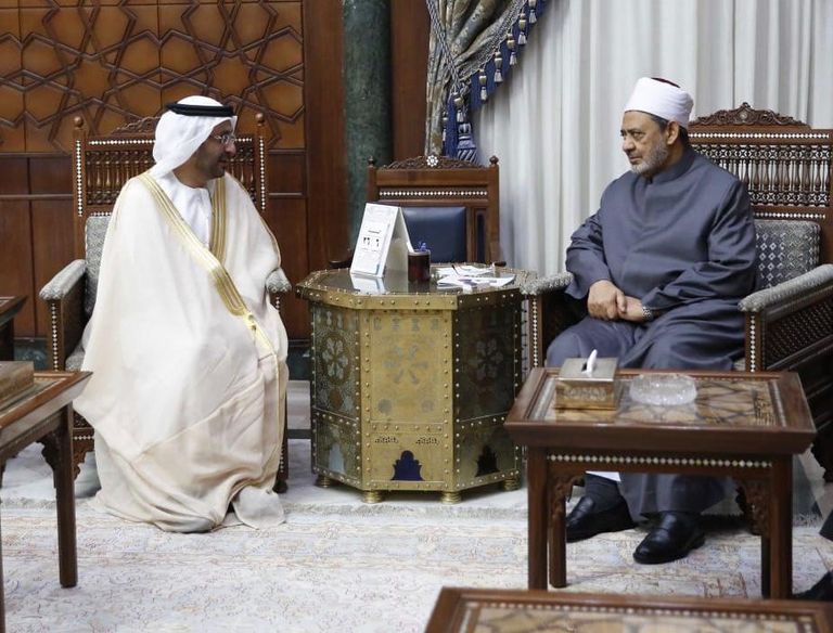 الإمام الأكبر الدكتور أحمد الطيب والدكتور سلطان فيصل الرميثي