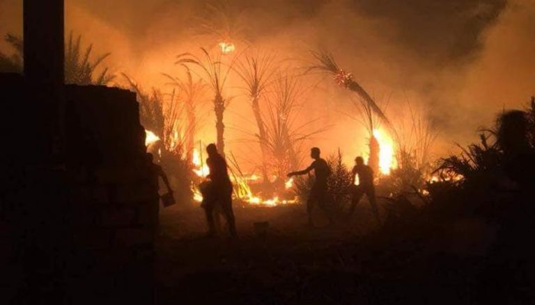 جانب من الحريق في إحدى القرى غربي مصر 