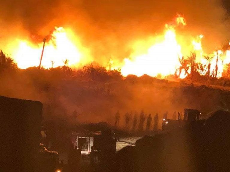 جانب من الحريق في إحدى القرى غربي مصر 