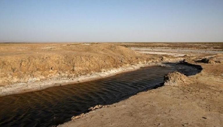 مياه مالحة قرب أراضي جافة في إيران