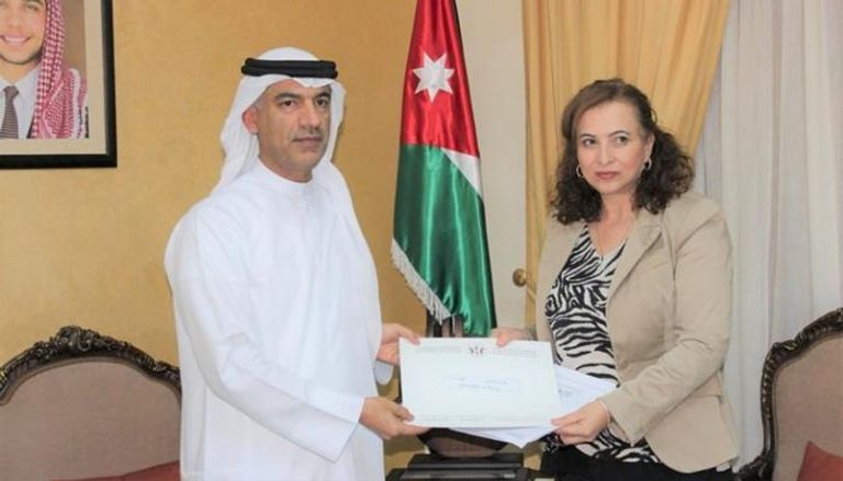 عبد الله العويس مع وزيرة الثقافة الأردنية بسمة النسور 