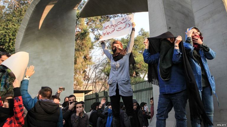 احتجاجات طلابية في جامعة إيرانية - أرشيفية